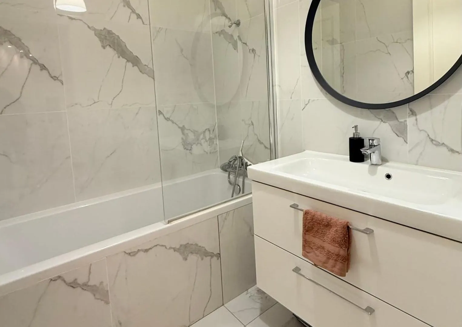 Central Champs Elysee - High Luxury 2 Bedroom Apartment Paris France