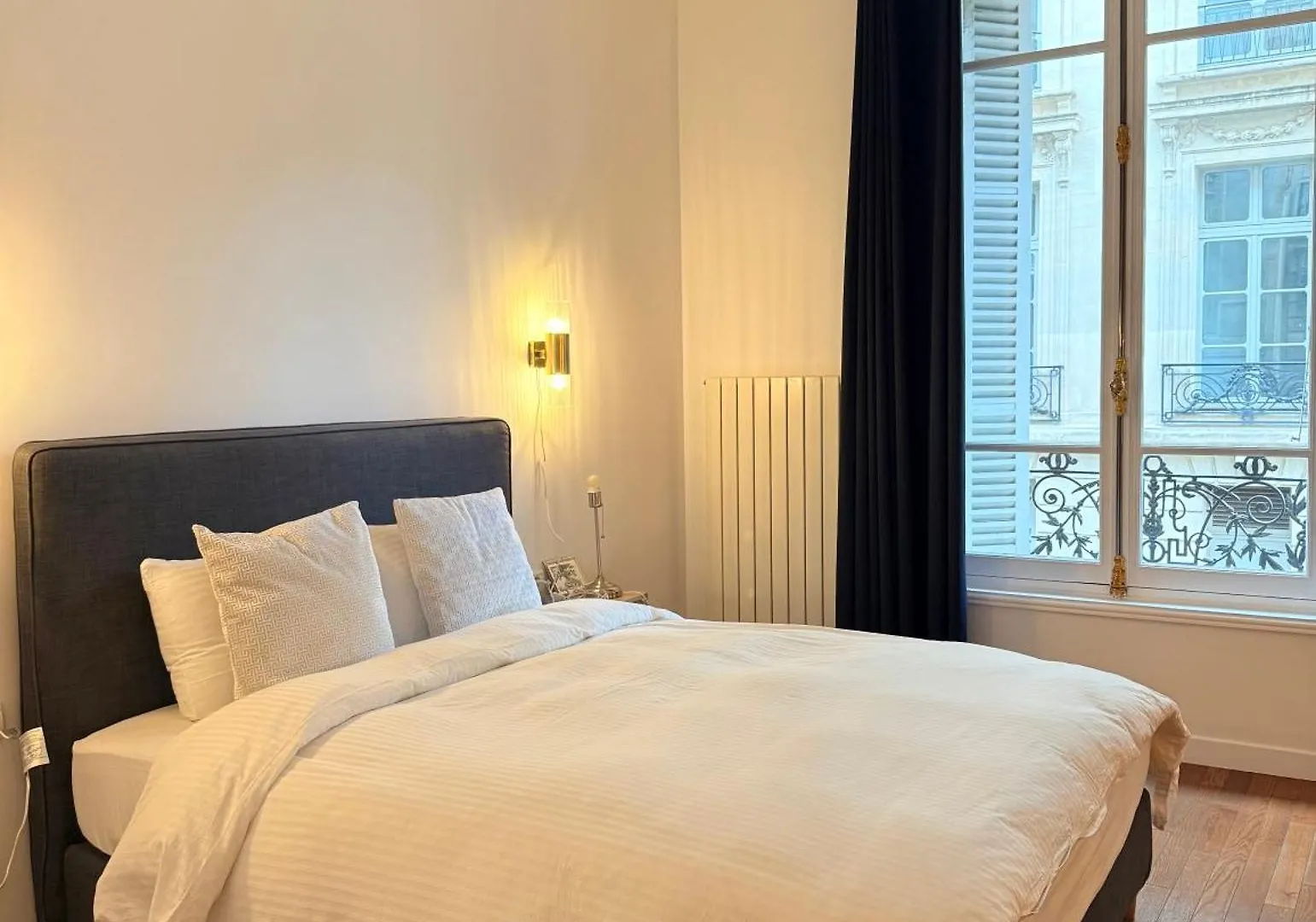 Central Champs Elysee - High Luxury 2 Bedroom Apartment Paris