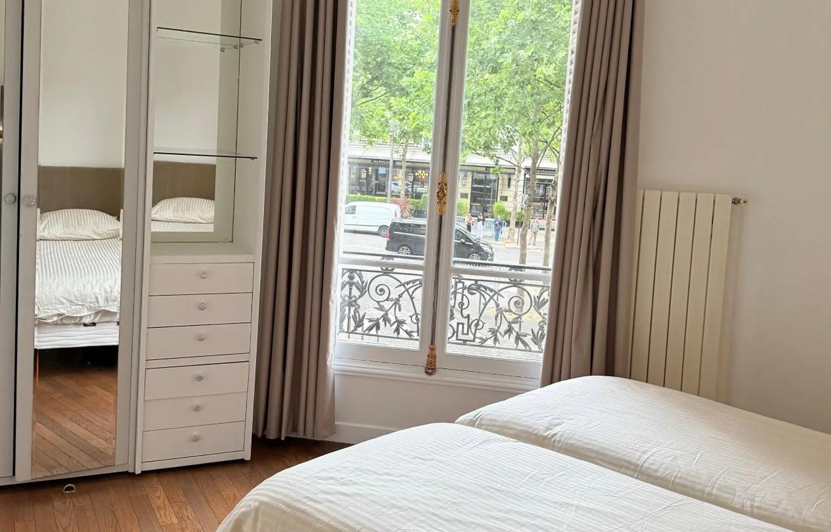 Central Champs Elysee - High Luxury 2 Bedroom Apartment Paris 0*,
