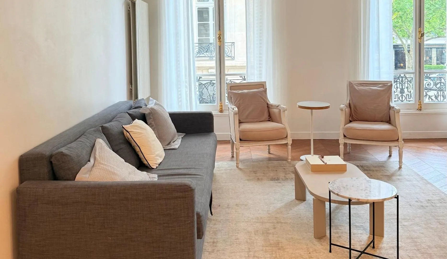 Central Champs Elysee - High Luxury 2 Bedroom Apartment Paris